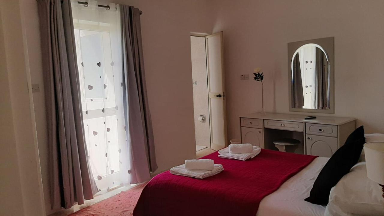 Coral Apartment St. Paul's Bay Bagian luar foto