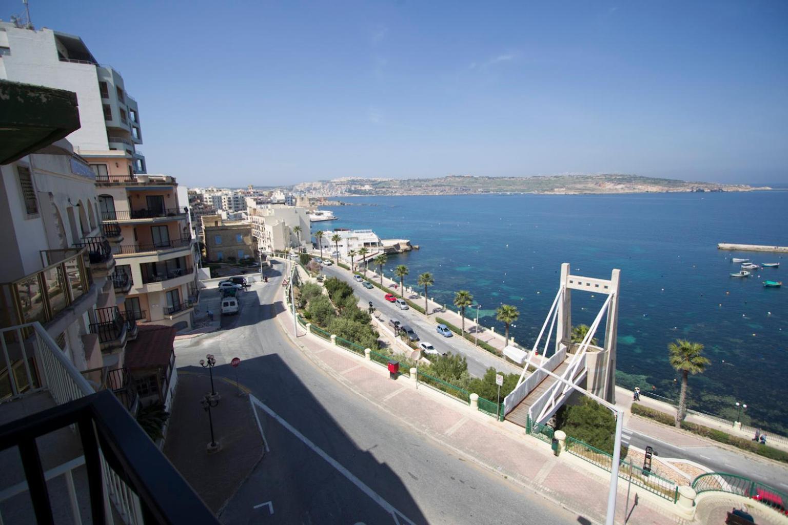 Coral Apartment St. Paul's Bay Bagian luar foto